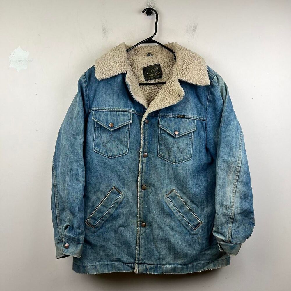 Vintage 70s Wrangler Sherpa Trucker denim blue Color size M made in USA
